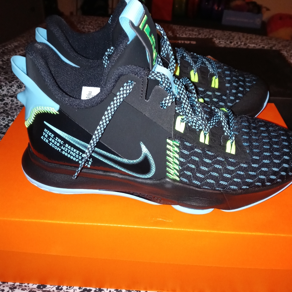 Lebron James Basketball shoes